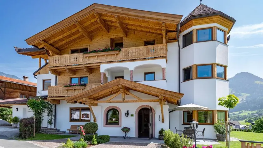 Family-oriented wonderful holiday apartment with garden & sauna | Close to the ski | Good for workation - Image 1