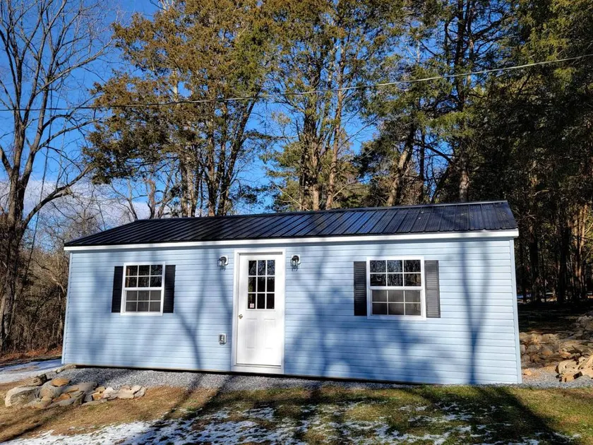 Private Pet-Friendly Cabins with Fire Pit for Nature Escapes in Clear Spring, Maryland, for Memorable Family Glamping Trips - Image 1
