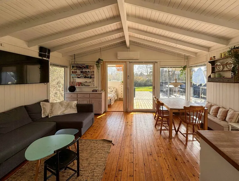 Child-friendly house with garden, terrace & barbecue | Close to the beach | Perfect for remote work - Image 1