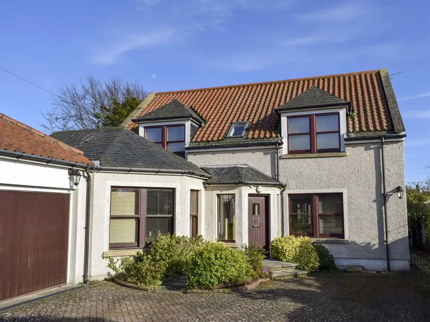 Cottage with garden & barbecue | River view - Image 1