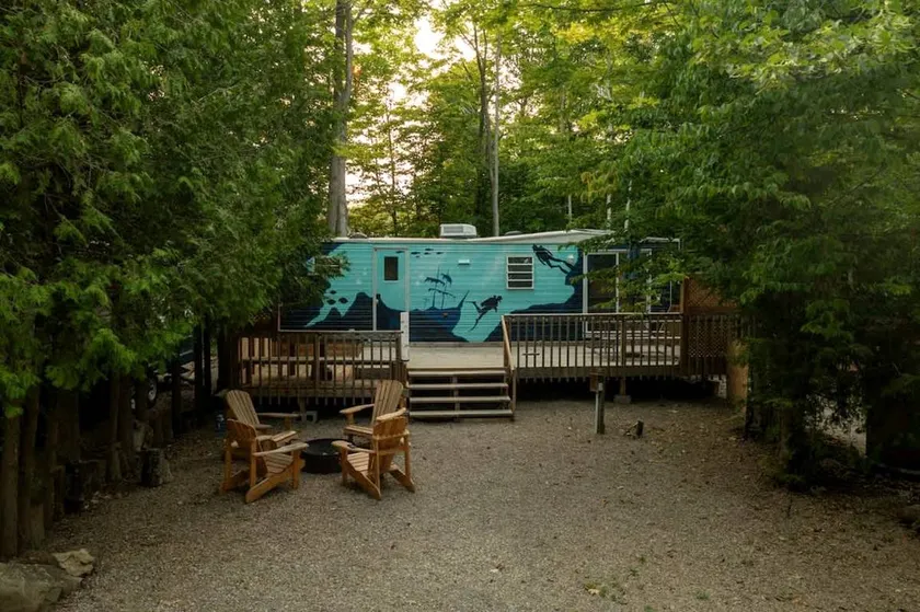Gorgeous and Unique Glamping Caravan near Miller Lake, Perfect for a Weekend of Swimming and Hiking - Image 1