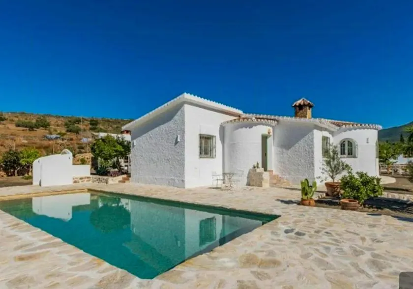Design rustic villa in Alcaucín with pool - Image 1