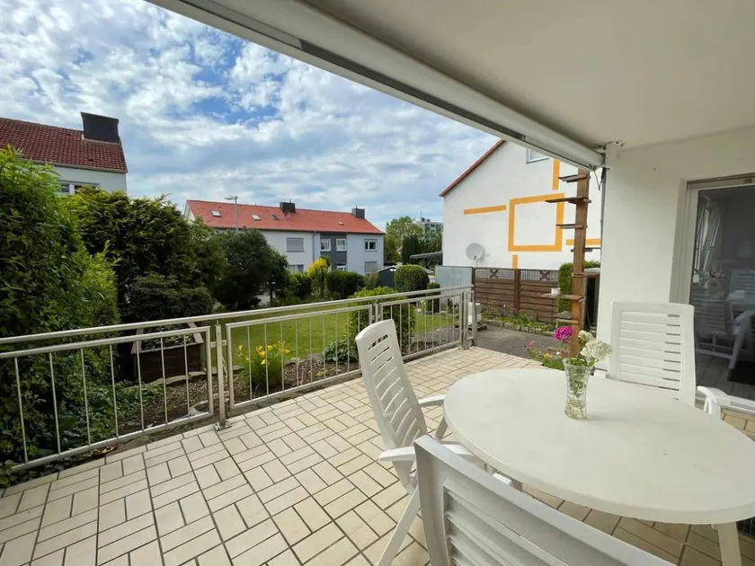 Flat with garden & terrace - Image 1