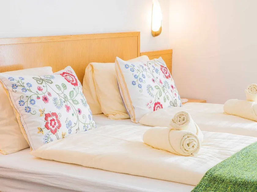 Child-friendly private room with garden | Mountain view | Pets are welcome - Image 1