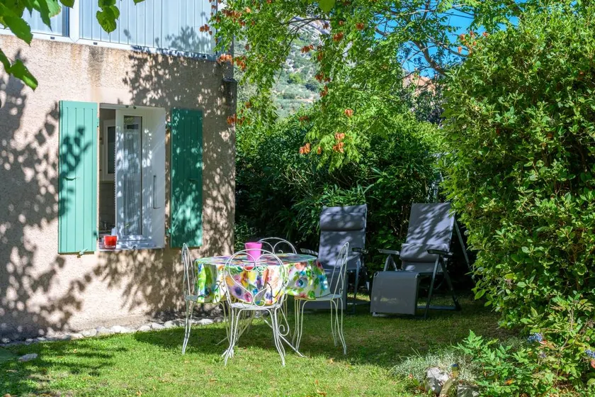 Voll ausgestattetes schönes Landhaus mit Terrasse, Garten und Grill | Gartenblick - Image 1