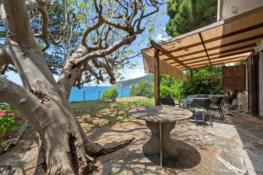 Apartment 'Paola' with Sea View, Private Garden, and Air Conditioning - Image 1