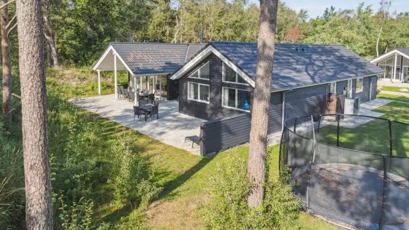 Children-friendly spacious house with hot tub, private pool & barbeque | Beach nearby | Pet-friendly - Image 1