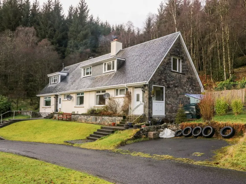 Cottage with garden - Image 1