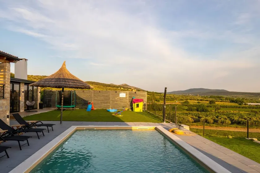 Family-oriented nice villa with barbecue | Sea view - Image 1