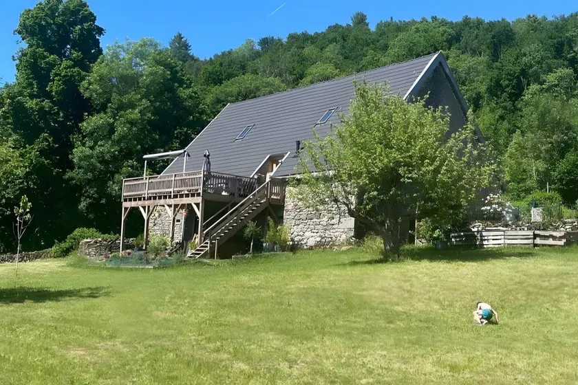 Cottage with hot tub, terrace & garden | Mountain view - Image 1