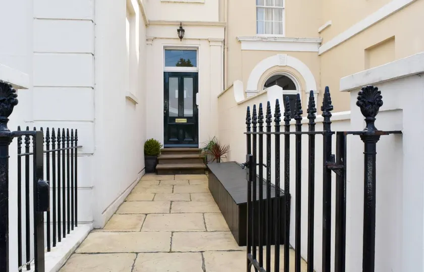 Holiday apartment with garden | City view - Image 1