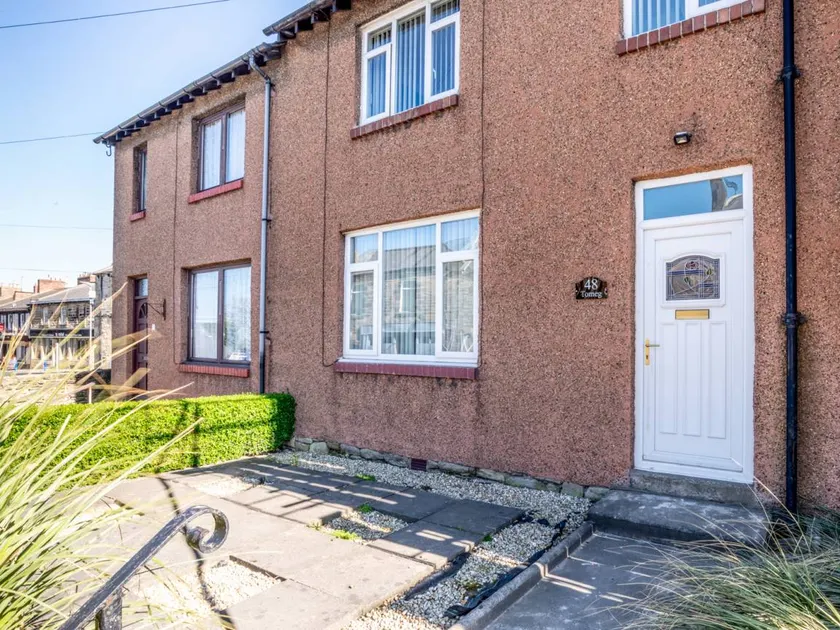 Child-friendly lovely cottage with terrace & garden | Beach view | Pets allowed - Image 1