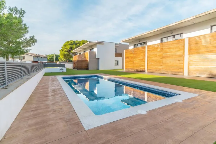 Spacieuse villa entièrement équipée avec jardin, terrasse et barbecue | À côté de la plage - Image 1