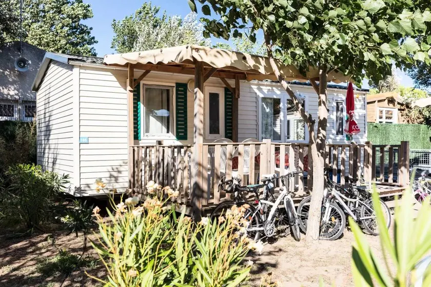 Nice mobile home with terrace, garden & barbecue | Next to the beach | Pets allowed - Image 1