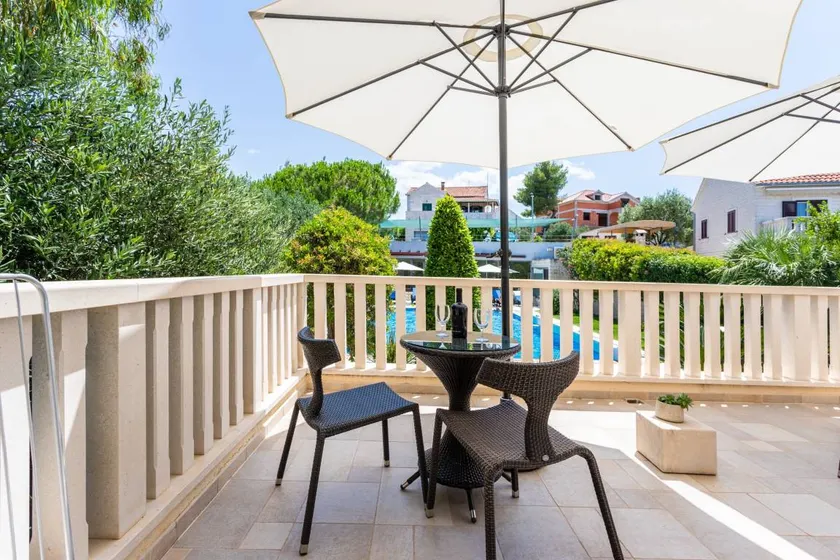 Studio flat with a swimming pool Splitska, Brač (AS-23224-c) - Image 1