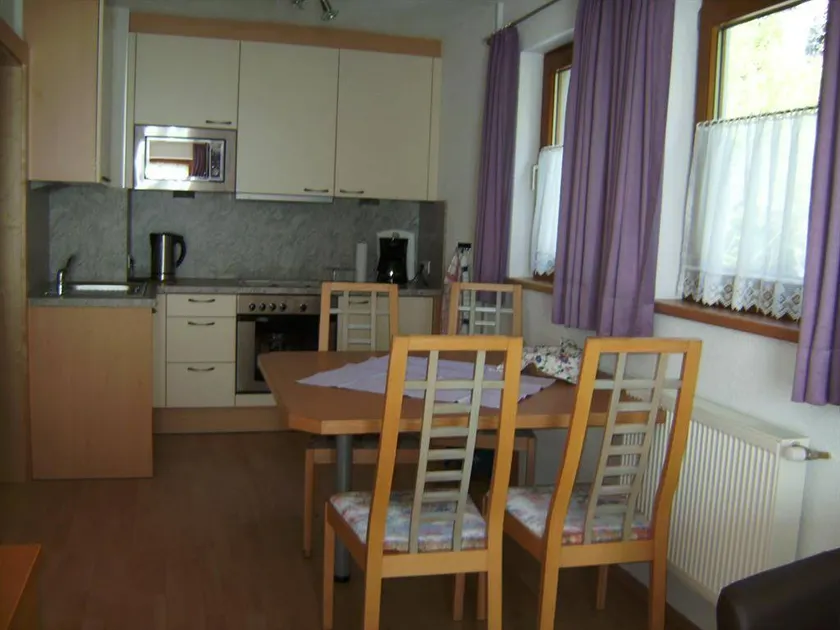 Apartment with terrace - Image 1