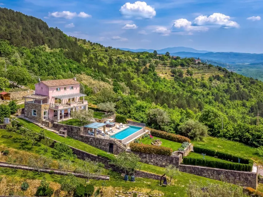 Fully equipped charming holiday home with garden, jacuzzi & private pool | Nature view | Pets are welcome - Image 1