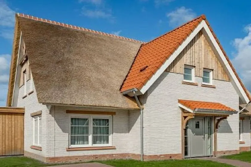 Fully equipped ample holiday home with terrace & sauna | Next to the beach | Pets are welcome - Image 1
