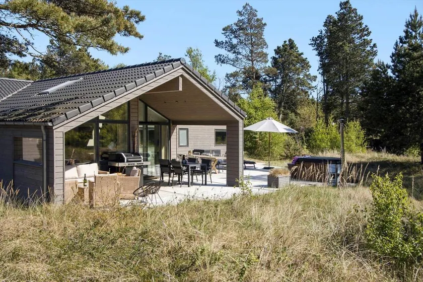 Fully equipped charming holiday home with barbecue, terrace & hot tub | Close to the beach - Image 1