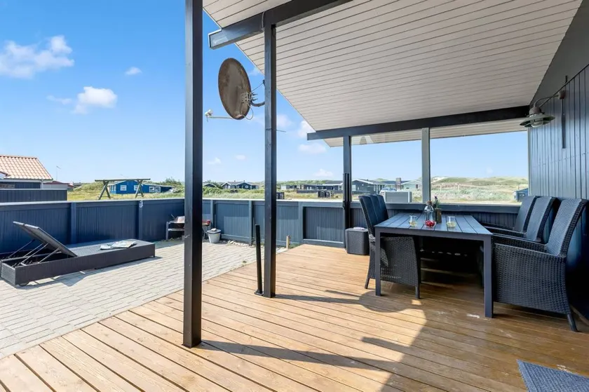 Fully equipped holiday home with sauna & terrace | Close to the beach | Dogs allowed - Image 1