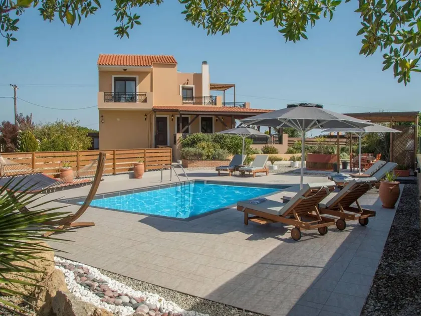 Fully equipped house with private pool, BBQ & garden | Close to the beach - Image 1