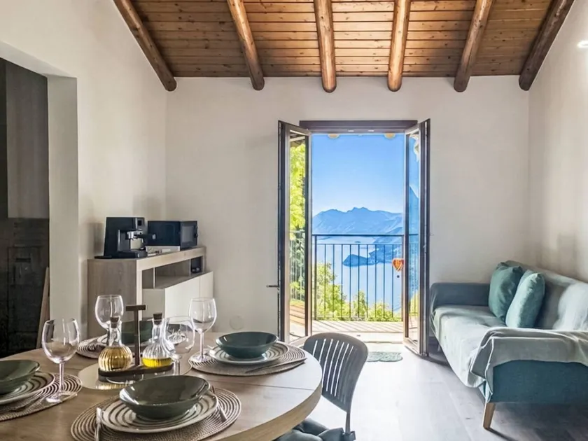 Spettacolare casa adatta alle famiglie con terrazza e giardino | Vista sul lago - Image 1
