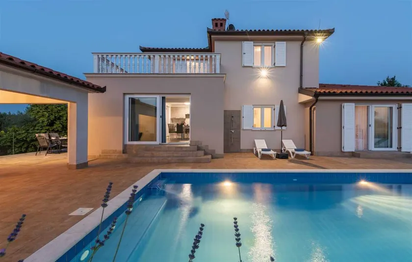 Moderne 4-SZ-Villa mit Pool und Sauna in Strandnähe - Image 1