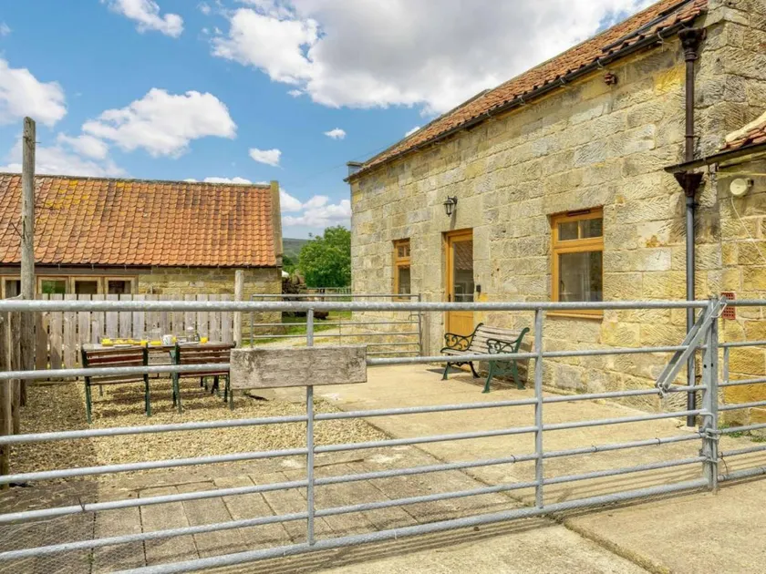 Cottage with garden - Image 1