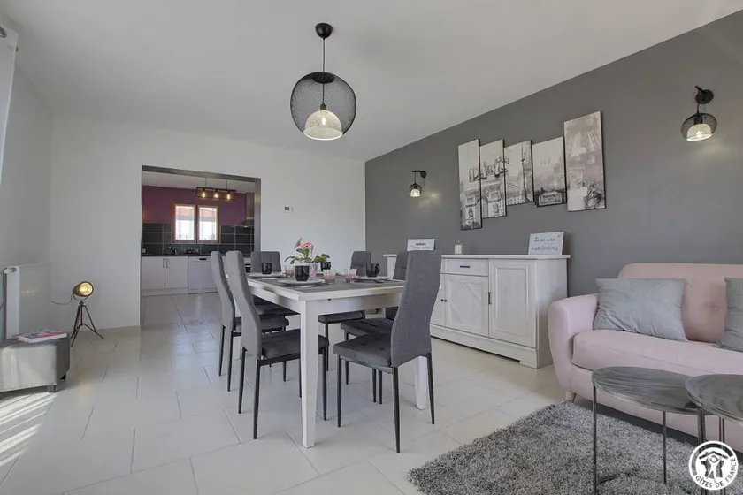 Family-friendly gite with pool, BBQ & garden - Image 1