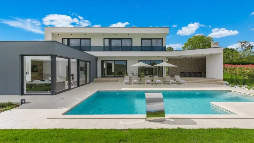 Wonderful holiday apartment with garden, BBQ & hot tub - Image 1