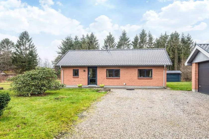 Holiday home with terrace - Image 1
