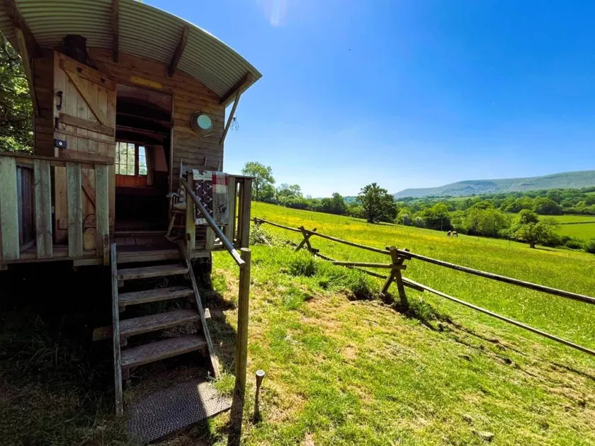 Cottage with jacuzzi | Pets allowed - Image 1