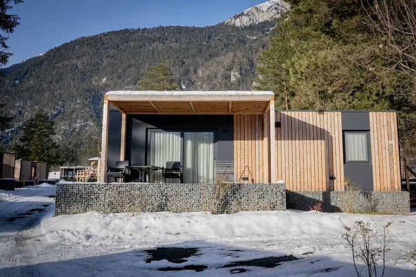 Maison avec jardin et terrasse - Image 1