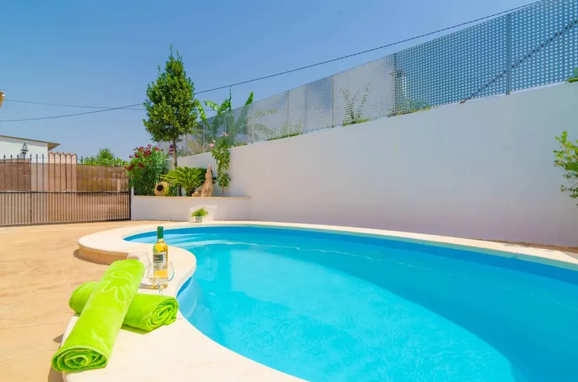 Villa mit Garten, Terrasse und privatem Pool - Image 1