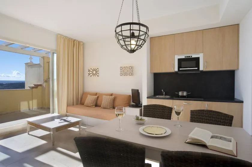 Appartement de vacances avec terrasse, piscine et jardin - Image 1