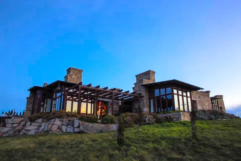 Gorgeous and Spacious East Tasmania Rental for a Group or Family Getaway - Image 1