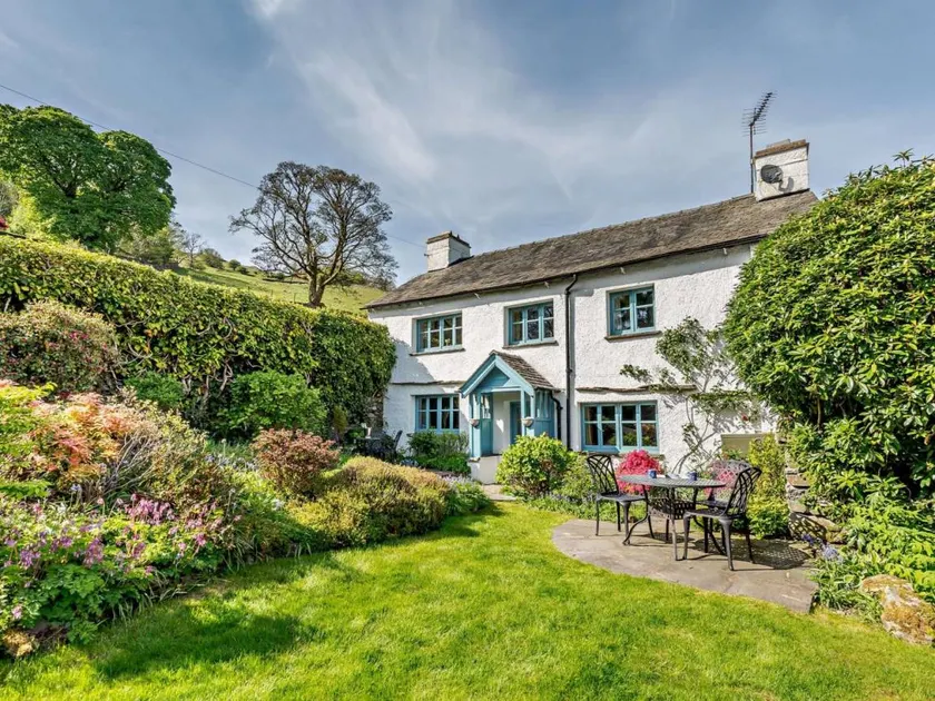 Cottage with garden - Image 1