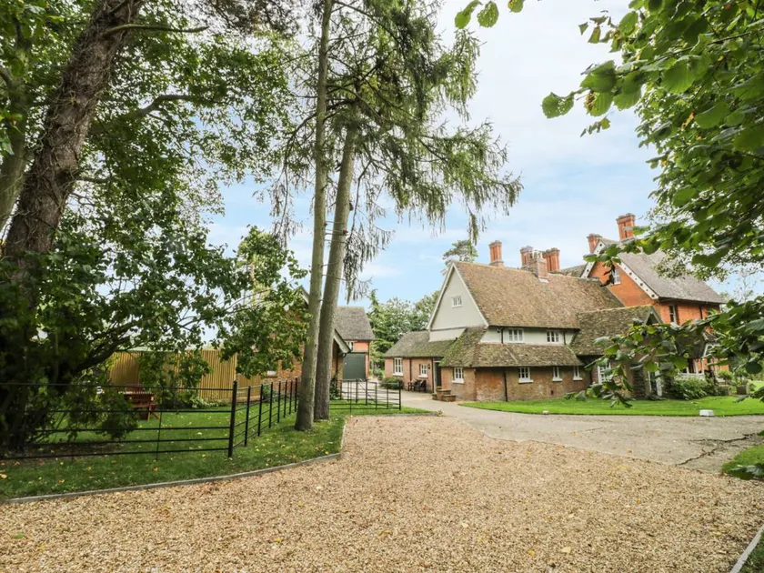 Cottage with garden - Image 1