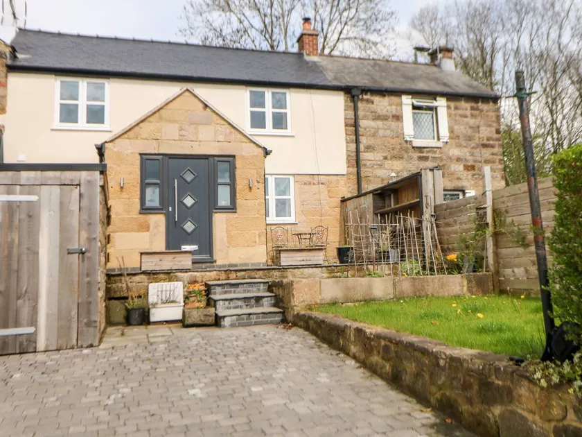 Fully equipped cottage with garden | Pet-friendly - Image 1