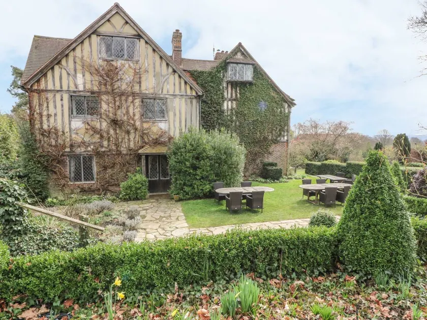 Child-friendly cottage with pool, garden & terrace | Pets allowed - Image 1