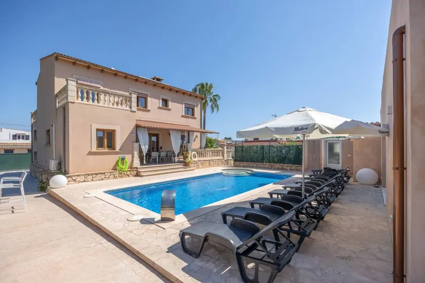 House with private pool, terrace & barbecue - Image 1