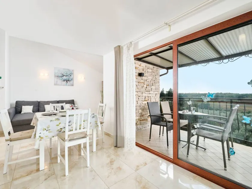 Holiday apartment with private pool & terrace - Image 1