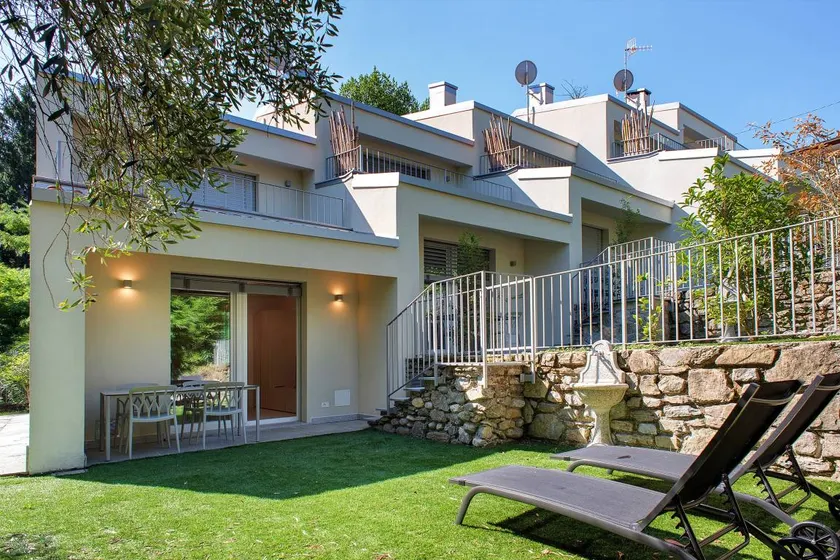 Flat with garden & terrace | Mountain view - Image 1