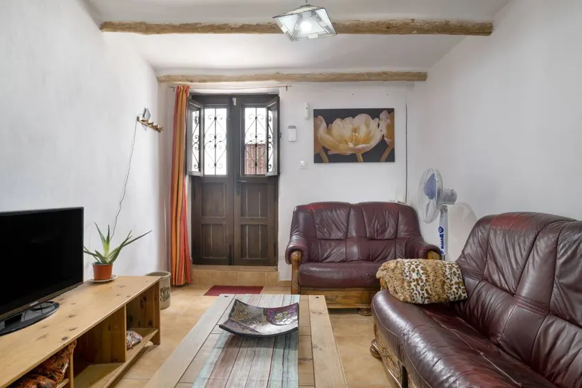 House with terrace | Perfect for remote work - Image 1