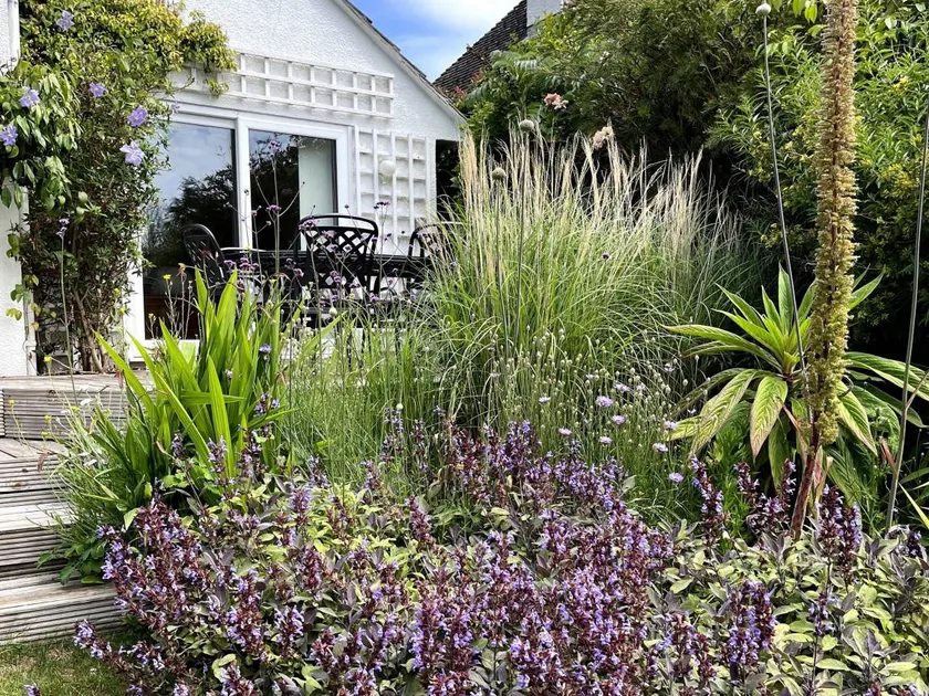Fully equipped cottage with garden | Beach view - Image 1