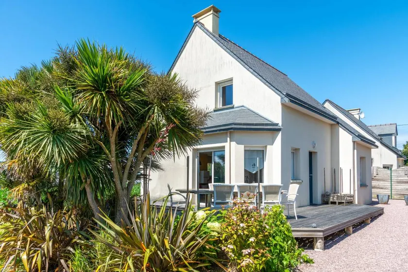 House with terrace, garden & barbeque | Garden view - Image 1