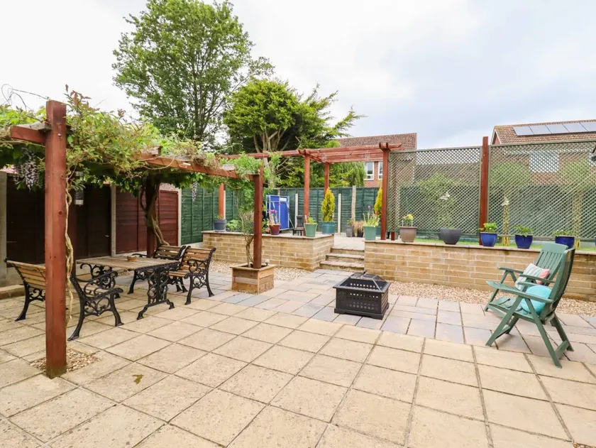 Cottage with garden - Image 1