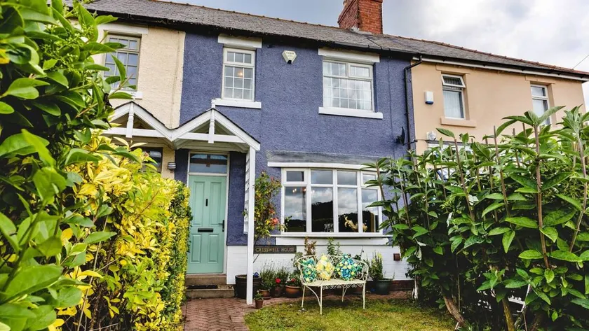 House with garden - Image 1