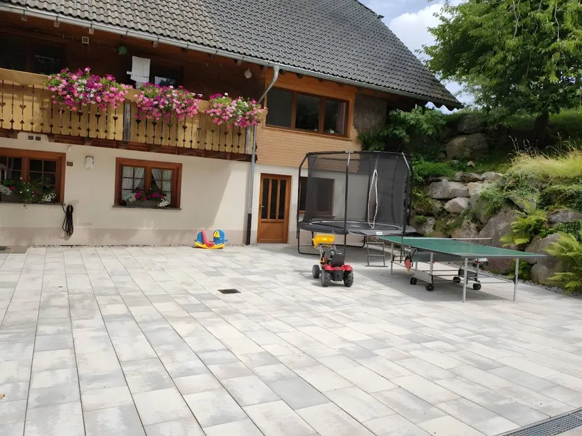 Chambre chez l'habitant avec barbecue, internet haut débit et terrasse | Vue jardin - Image 1