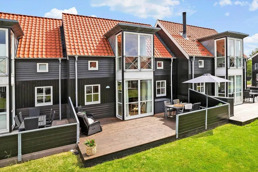 Holiday home with terrace, jacuzzi & barbeque | Sea view - Image 1